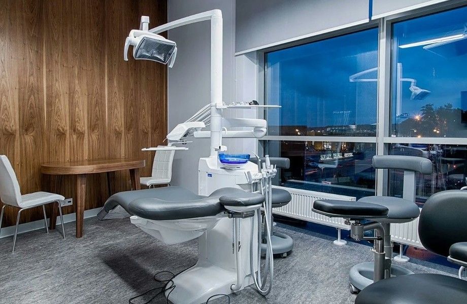 Стоматологическая клиника с дизайнерским ремонтом оборудованием