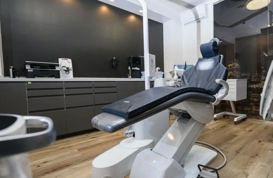 Стоматологическая клиника с дизайнерским ремонтом оборудованием