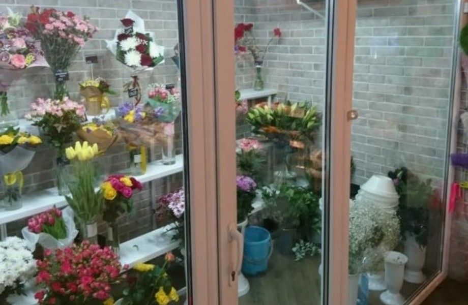 Цветочный магазин в густонаселенном районе / удачная локация