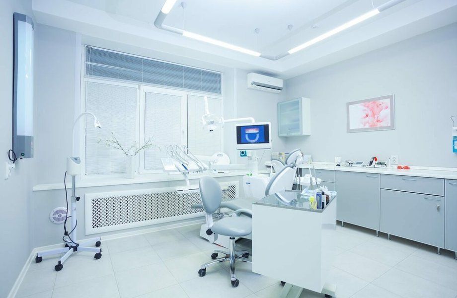 Оборудование стоматологического кабинета. Современный медицинский кабинет. Кабинет стоматолога терапевта. Медицинские стоматологические кабинеты.