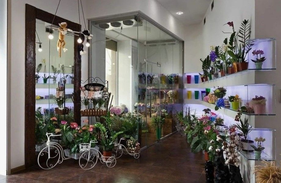 Цветочный магазин в пешей доступности от метро