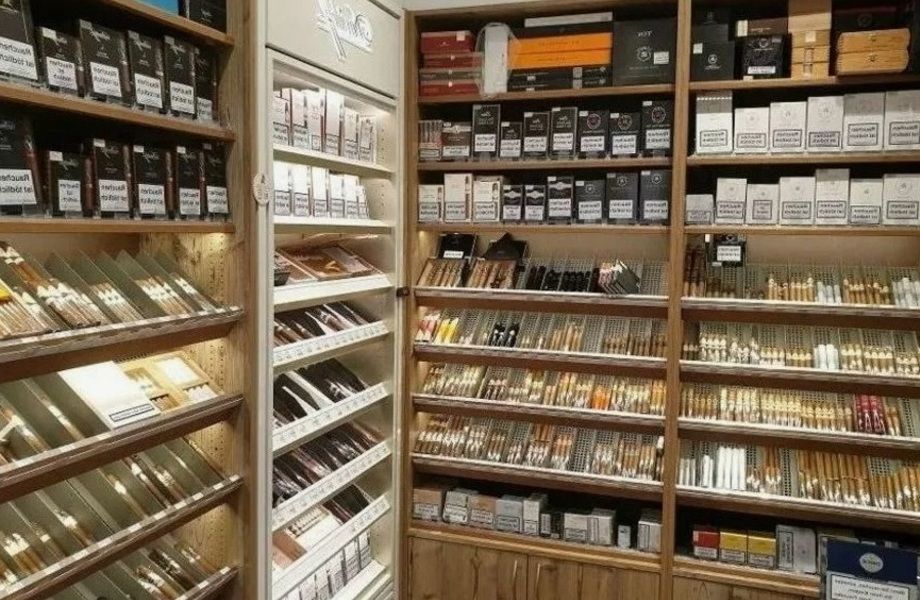 Табачный магазин с большим товарным остатком