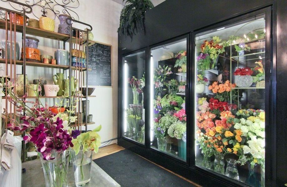 Магазин цветов + кофейня с постоянным трафиком клиентов и денег