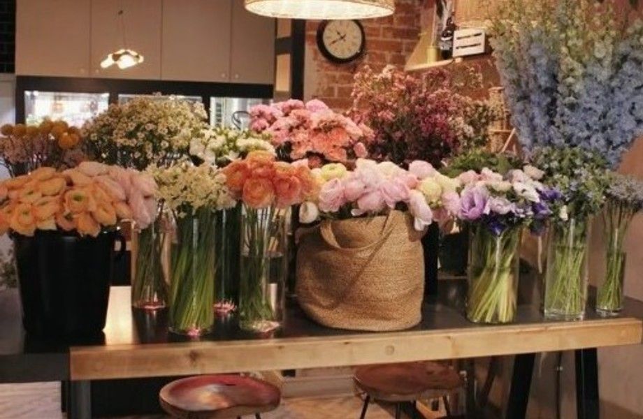 Кофейня с цветочкой и посадкой на высоком трафике. Низкая аренда