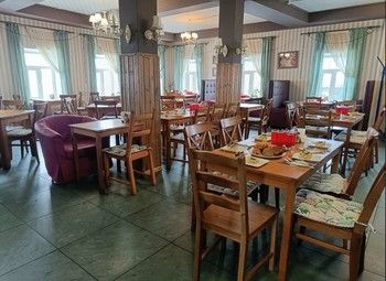 Фото 2 Кафе-столовая с ларьком на улице на территории большого предприятия