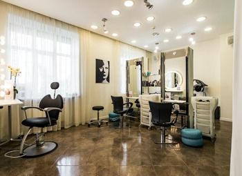 Фото 2 Салон красоты в 5 минутах от метро / Оборот от 400.000 рублей
