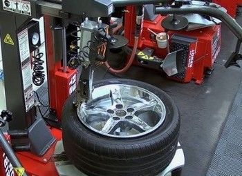 Фото 2 Автомойка с детейлингом и все виды шиномонтажа со складом колёс