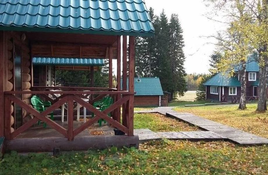 База отдыха в Карелии на берегу озера.