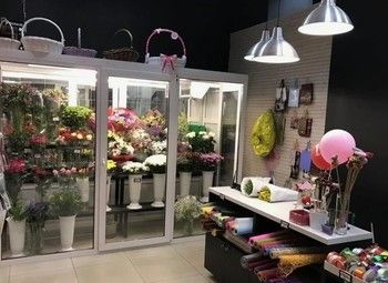 Фото 2 Цветочный магазин / Проходимое место