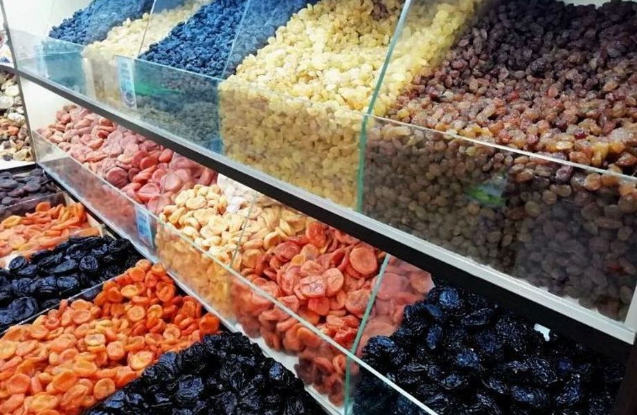 Продуктовый магазин 24 часа в крупном жилом комплексе 