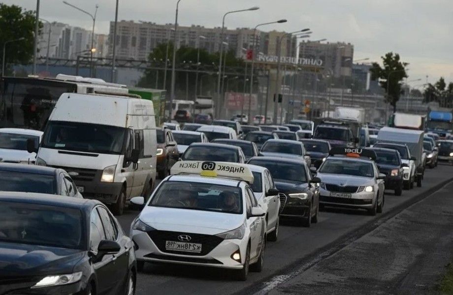 Роботизированная АЗС в центре города на набережной 