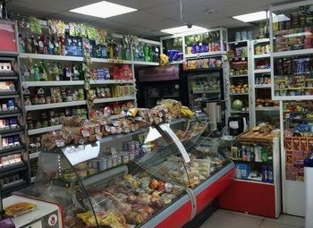 Фото 3 Продуктовый магазин в спальном районе на дороге к метро
