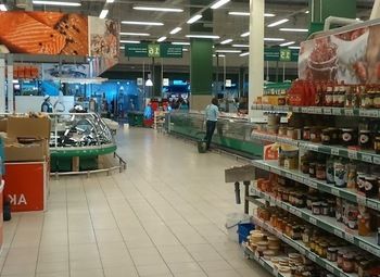 Фото 3 Продуктовый магазин в жилом районе в многоэтажке