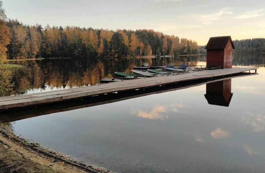 Турбаза рядом с водоемом