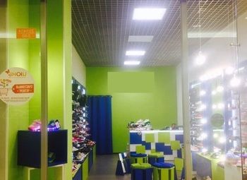 Фото Магазин детской обуви в популярном торговом центре