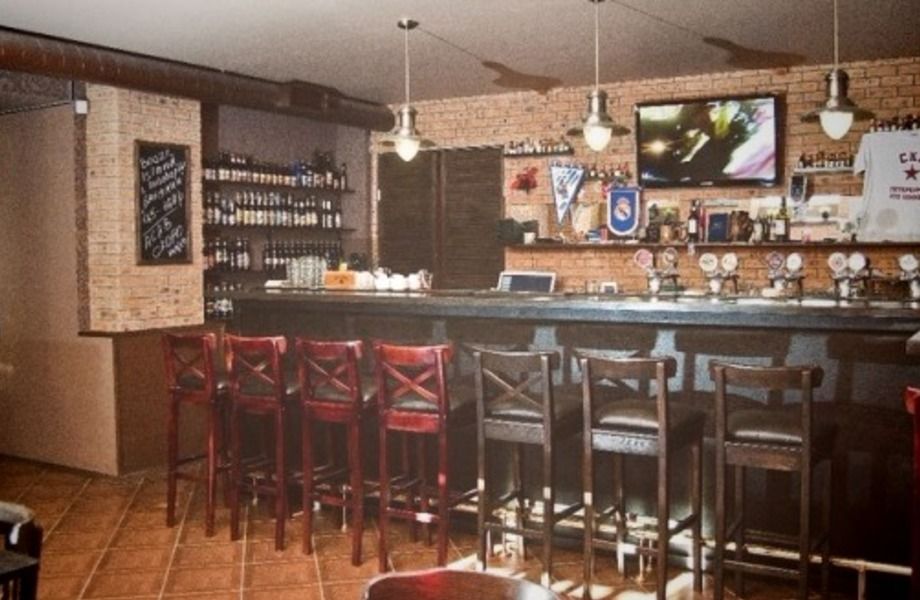 Local bar. Локальный бар. Курск Димитрова 66 кафе локал паб фото.