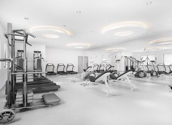 Фото 2 Здание с спортивным клубом в собственность