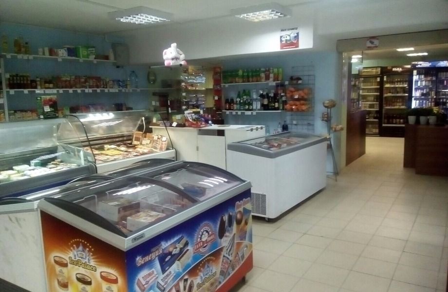 Купить магазин ленинградская. Шоссе в Лаврики 56 мясо и хлеб.
