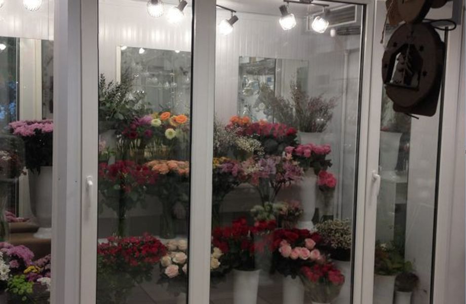 Эксклюзивный салон цветов и уникальной продукции со службой доставки