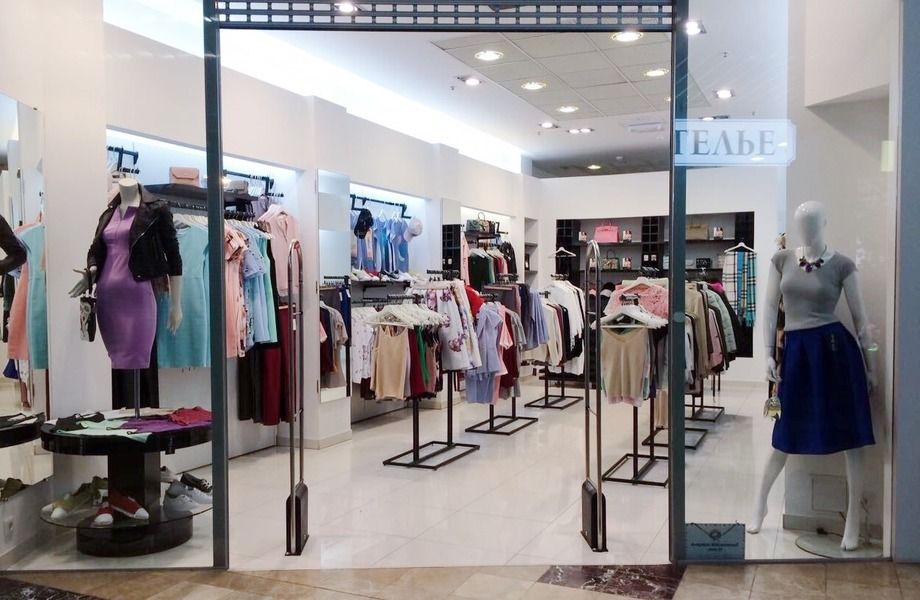 Магазин женской одежды в популярном торговом комплексе