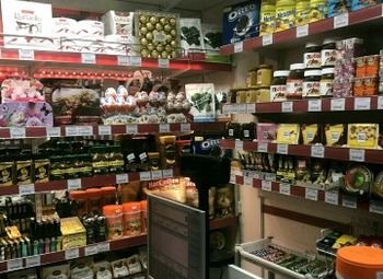 Фото Продуктовый магазин рядом с институтом и школой