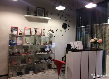 Фото Тату-салон в проходном месте