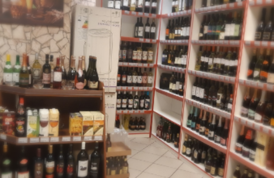 Продуктовый магазин с алкогольной лицензией в Невском районе