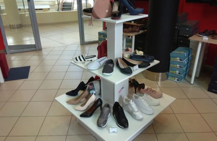 Магазин одежды и обуви в популярном ТРК