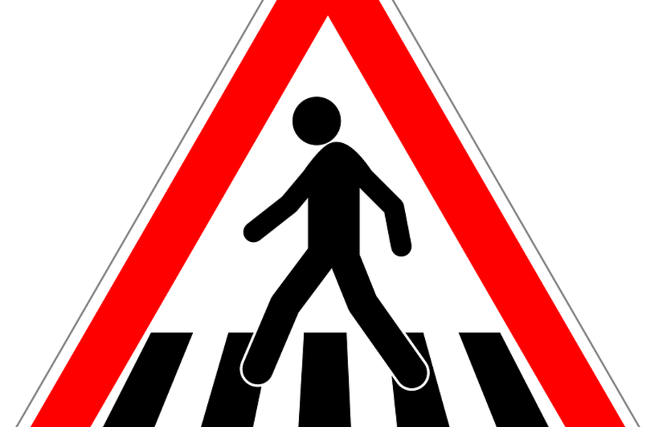 Знак пешехода в треугольнике. Пешеходные знаки. Знаки для пешеходов. Значок пешеходного перехода. Знак осторожно пешеход.