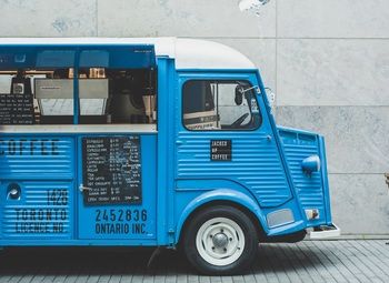 Фото Полностью оборудованный кофе-фургон