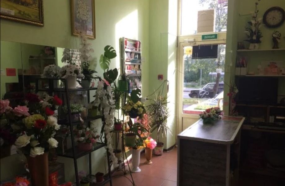 Магазин цветов и подарков в зоне высокой проходимости