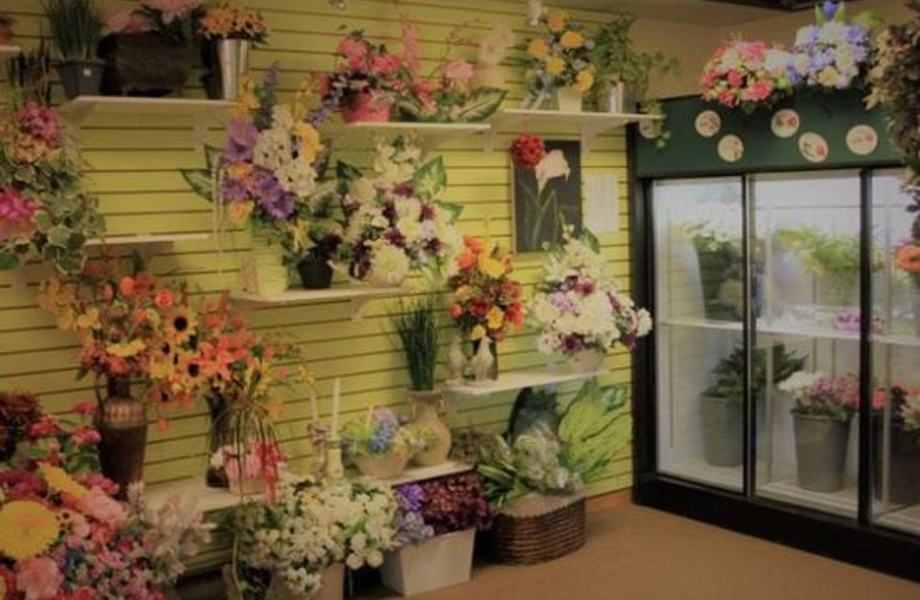 Магазин цветов и подарков в БЦ