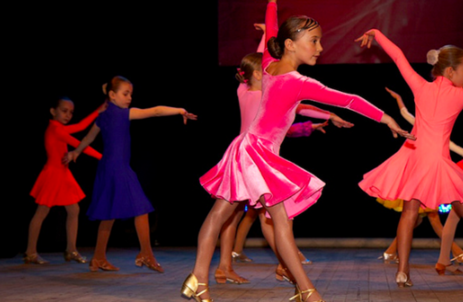 Школа танцев в приморском районе.