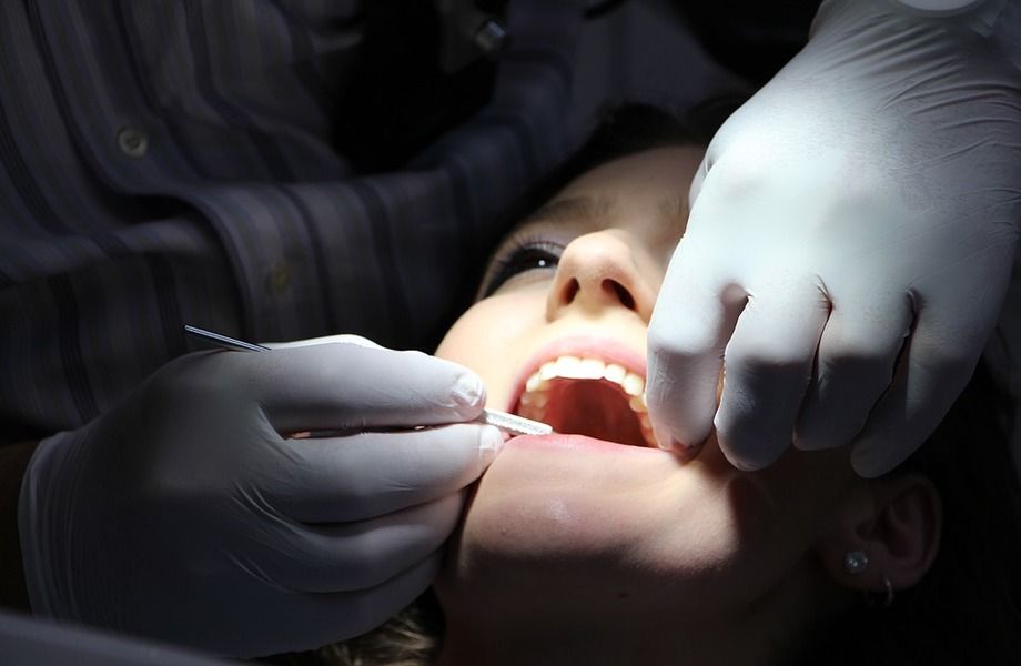 Популярная студия отбеливания зубов в центре готода