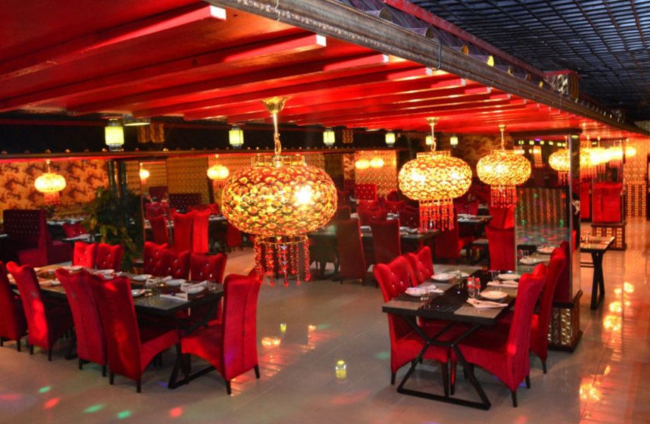Большой ресторан китайской кухни в центре