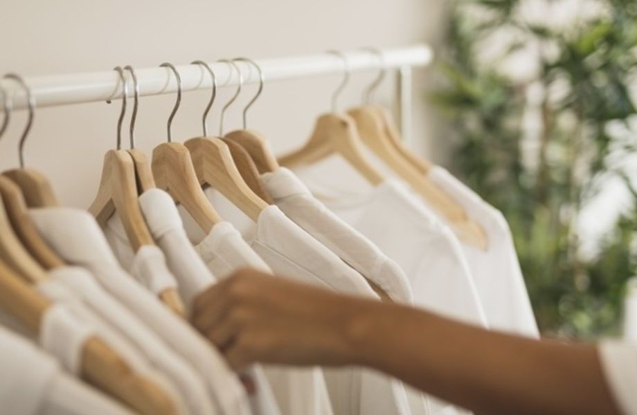 Доля 50% в бизнесе по производству одежды под собственным брендом 