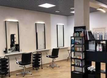 Фото Салон красоты возле метро с клиентской базой