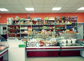 Фото Продуктовый магазин в жилом массиве