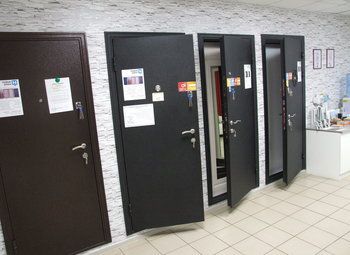 Фото Магазин входных дверей известного бренда в локации с новостройками