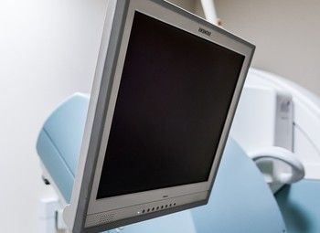 Диагностический кабинет с МРТ на территории клиники (9 лет)