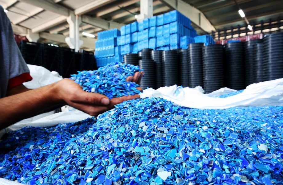 Производство переработке пластика в черте города (13 лет)
