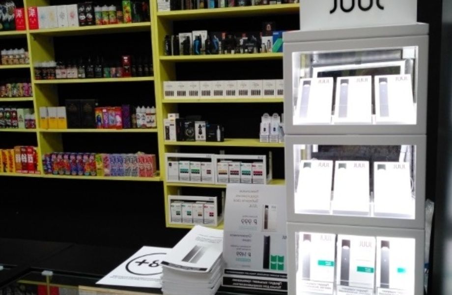 Табачный отдел в продуктовом магазине / прибыль 100 000