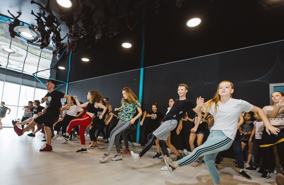 Школа танцев с инвентарем у метро /1этаж