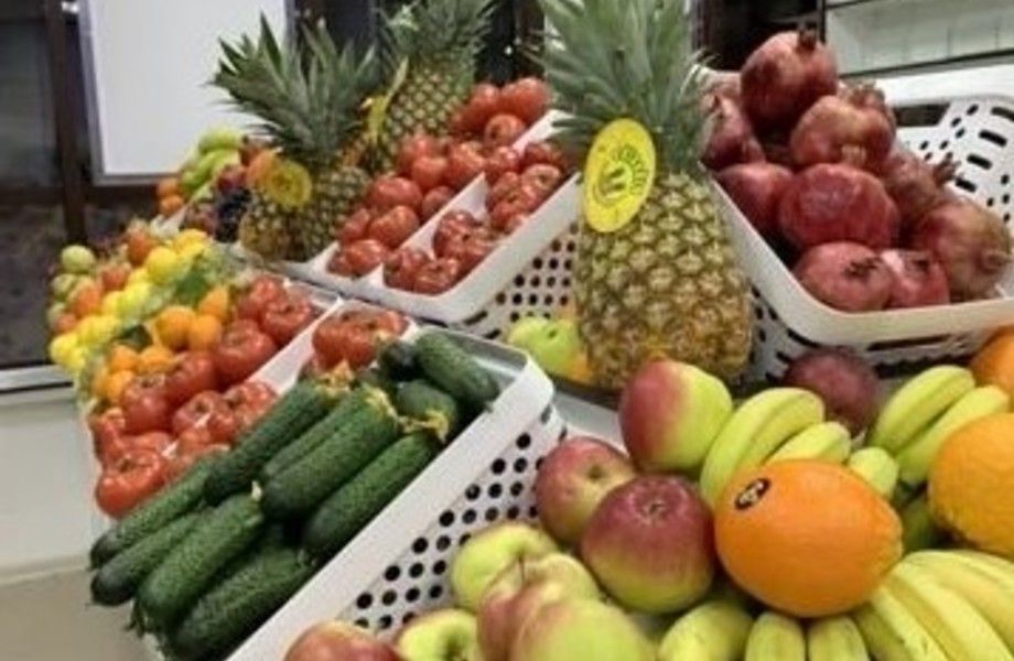 Магазин с фруктами, овощами и сухофруктами