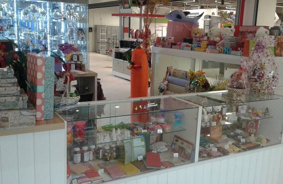 Магазин цветов, сувениров, подарков в крупном ТРК