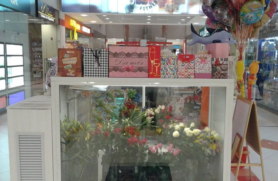 Магазин цветов, сувениров, подарков в крупном ТРК