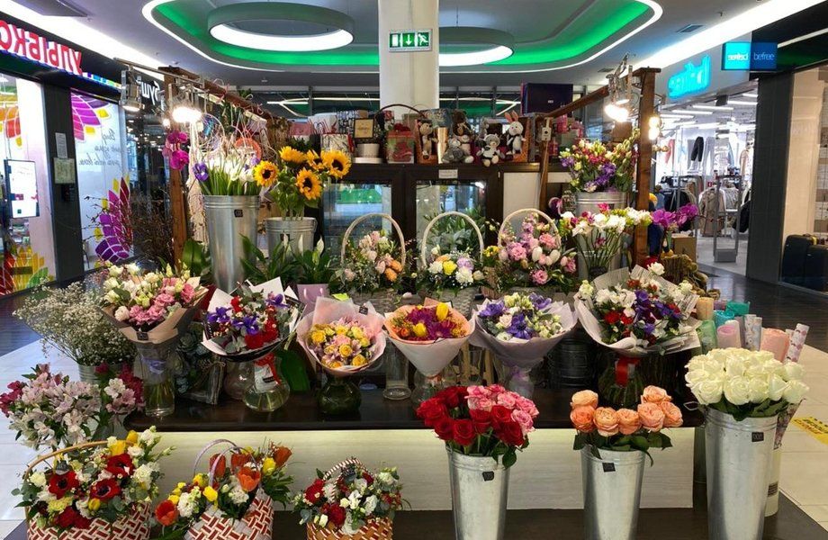 Цветочный магазин-островок в ТЦ (6 лет работы)