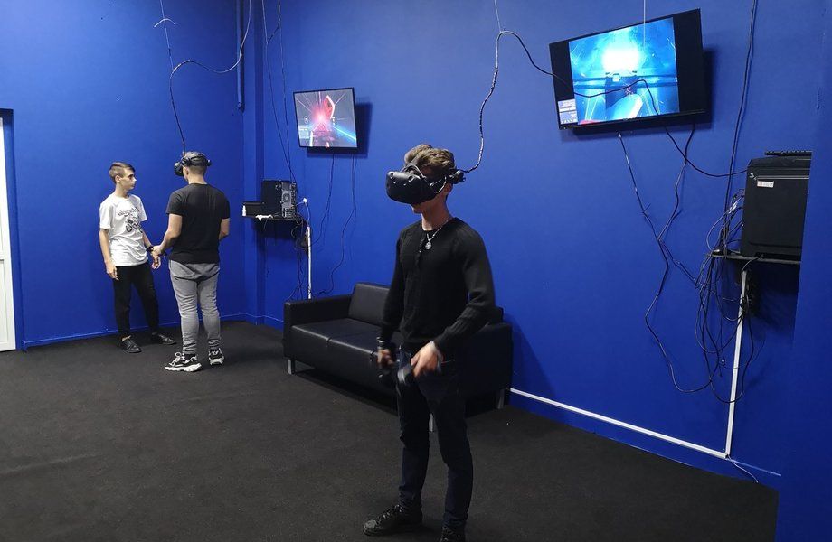 Клуб виртуальной реальности в центре / Бизнесу более 3 лет