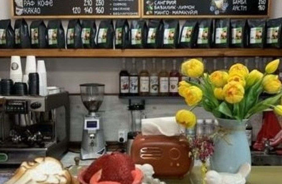 Два бизнеса в одной локации - кофе с собой и цветочная студия