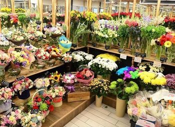 Магазин цветов и подарков в ТЦ в 3 минутах от метро. ТТК